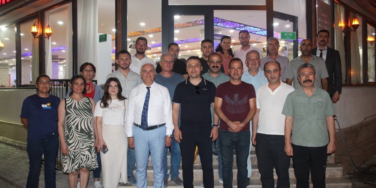 Gümrük Müdürüne Veda Yemeği