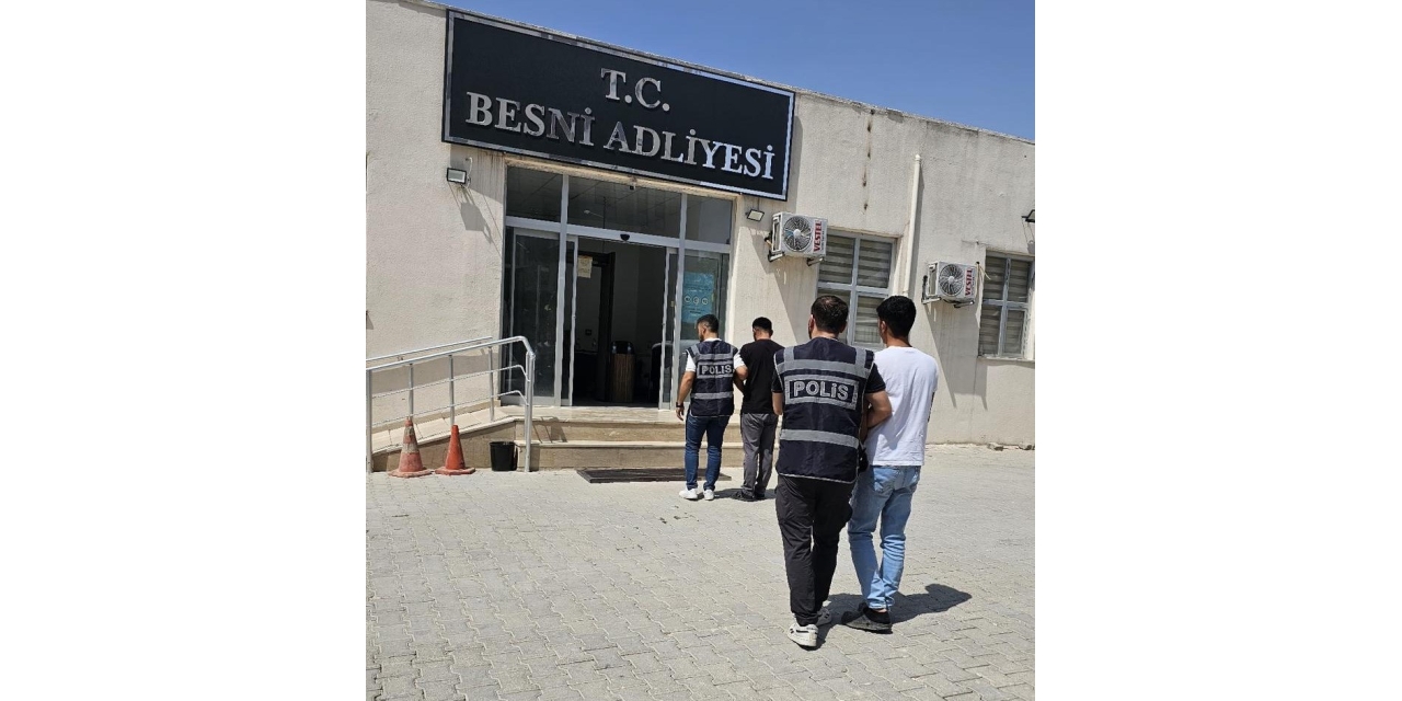 Otomobilin Ses Sistemlerini Çalan Şahıslar Yakalandı