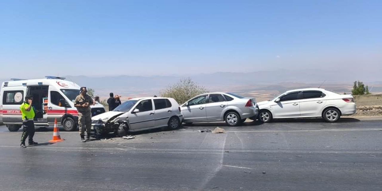 Gaziantep’te Dört Aracın Karıştığı Zincirleme Kaza: 9 Yaralı