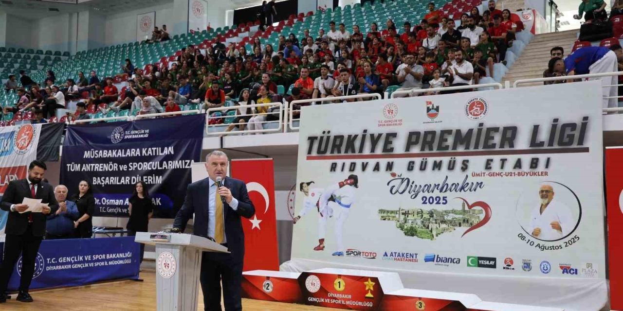 Bakan Bak: "diyarbakır’a Yaklaşık 3.5 Milyar Lira Spor Yatırımı, Tesis Yatırımı Yapacağız"
