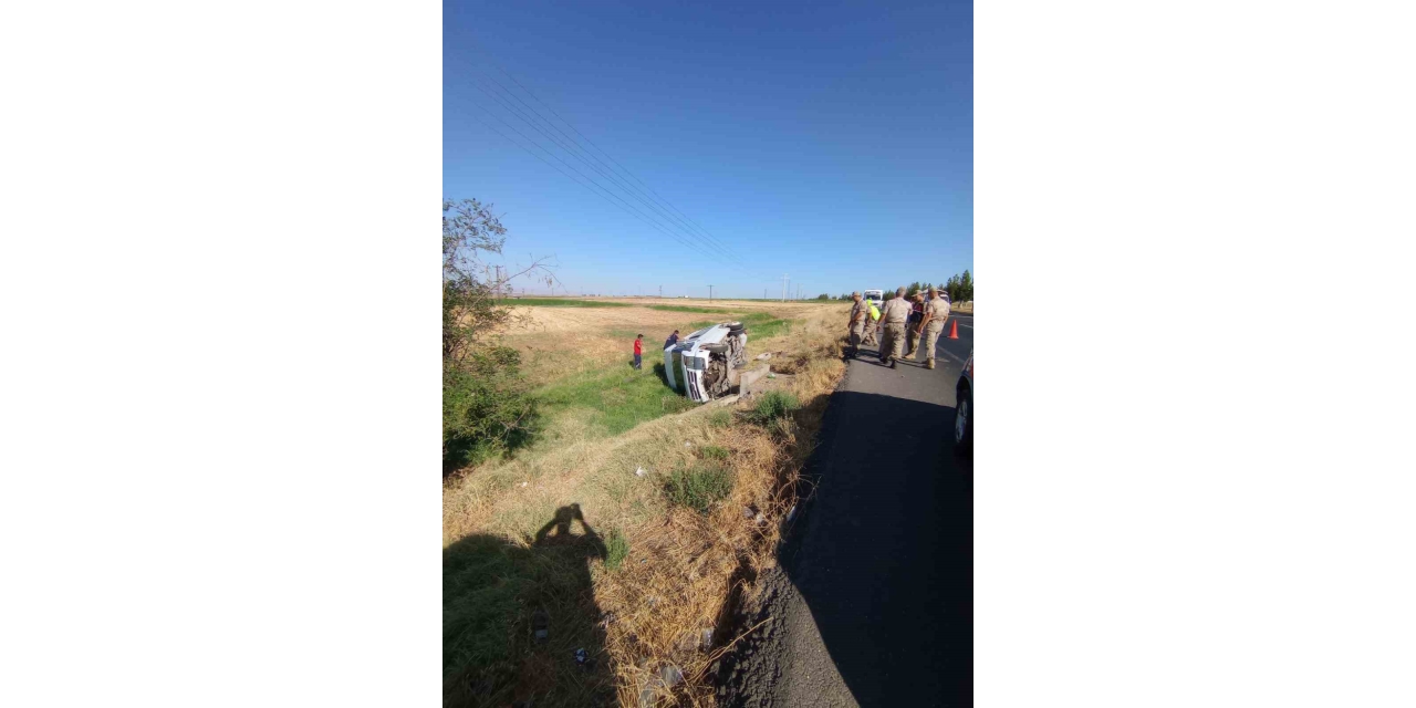 Diyarbakır’da Minibüs Yol Kenarına Devrildi: 1 Yaralı