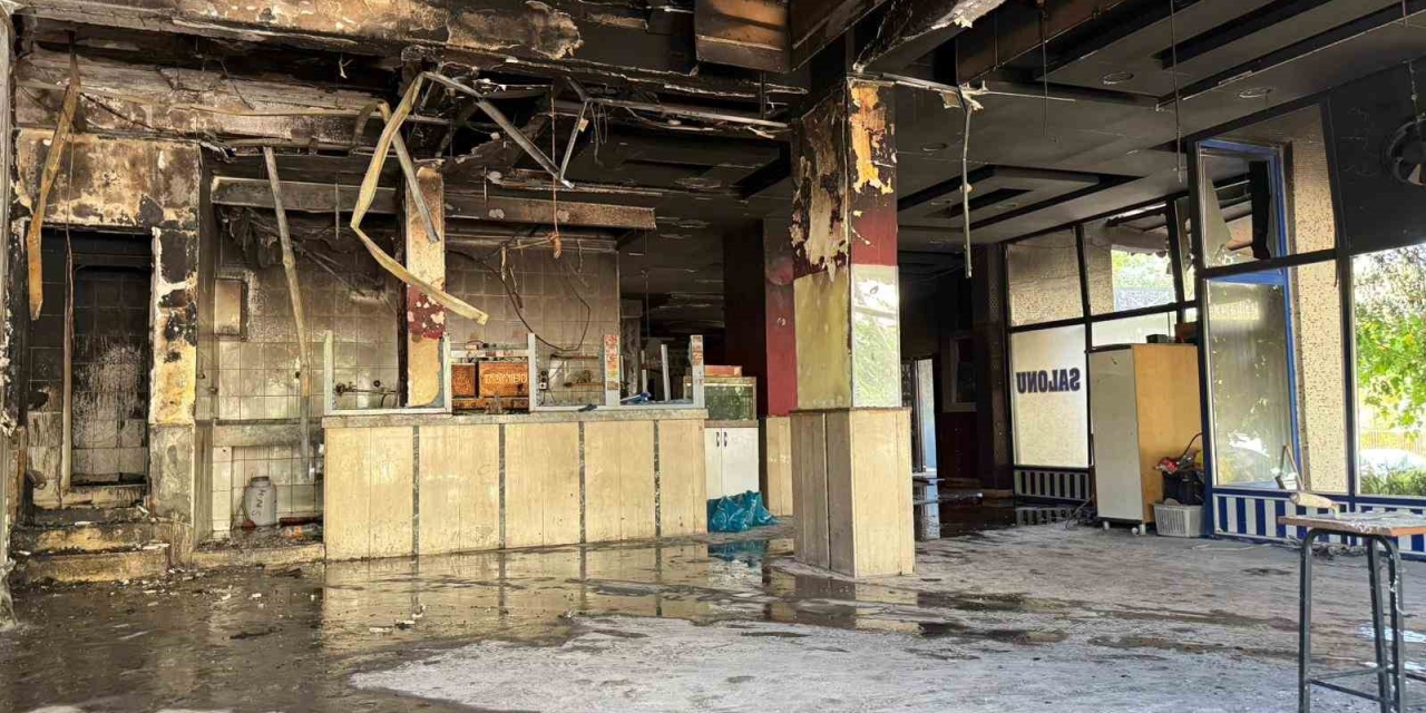 Diyarbakır’da Kahvehanede Elektrik Panosundan Çıkan Yangın Söndürüldü