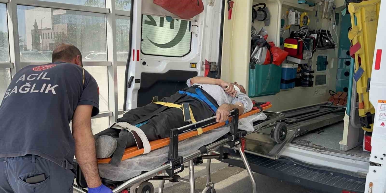 Minibüs Yaya Çarptı: 1 Yaralı