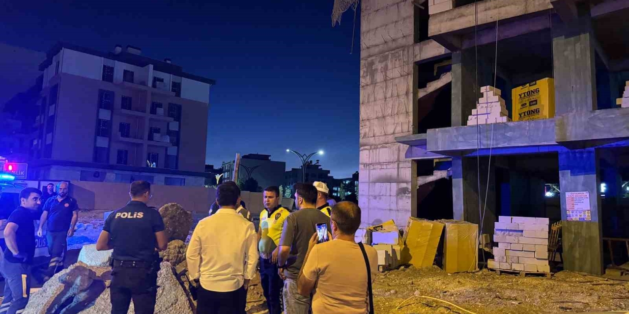 Trafik Cezasına Kızarak Binanın Tepesine Çıktı