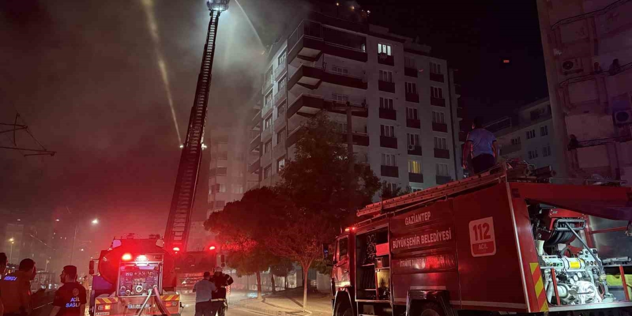 Gaziantep’te 7 Katlı Binada Yangın Paniği