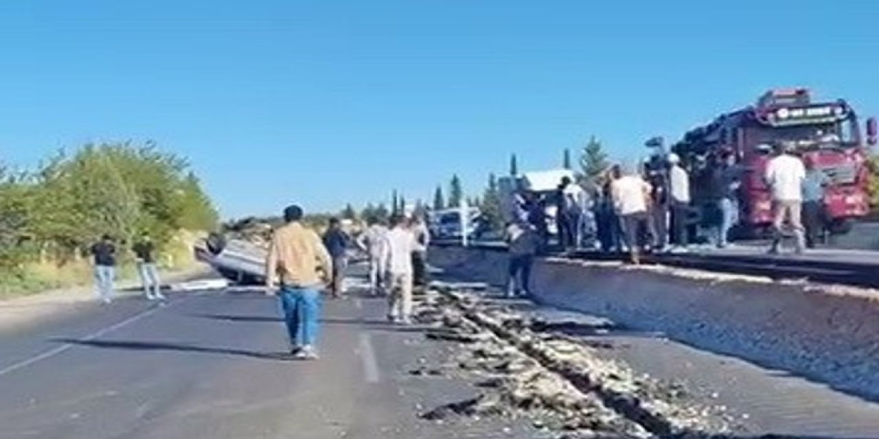 Kahta'da Çarpışan Otomobillerden Biri Takla Attı: 2 Yaralı