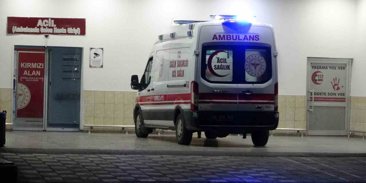 Otomobil İle Çapa Motoru Çarpıştı: 1’i Ağır 3 Yaralı