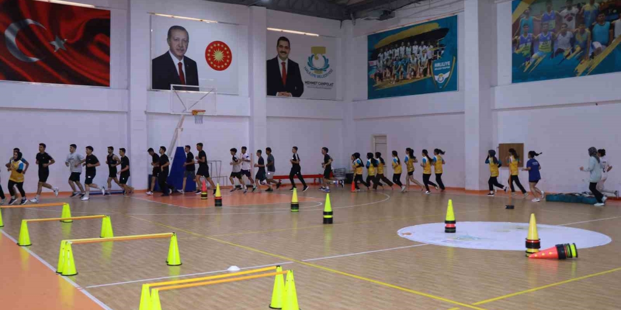 Gençler Polis Olmak İçin Haliliye’de Ter Döküyor