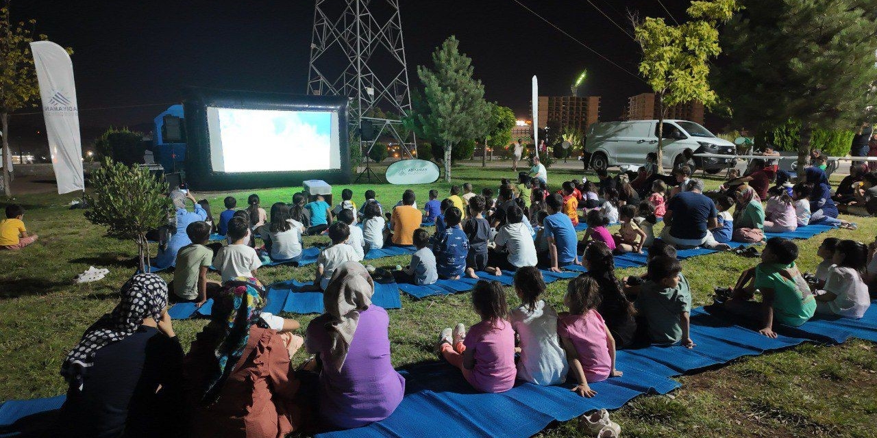 Adıyaman Belediyesinden Açık Hava Sinema Gecesi