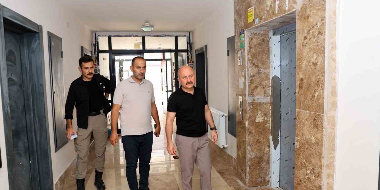 Vali Varol, Örenli Kalıcı Deprem Konutları’nı Denetledi