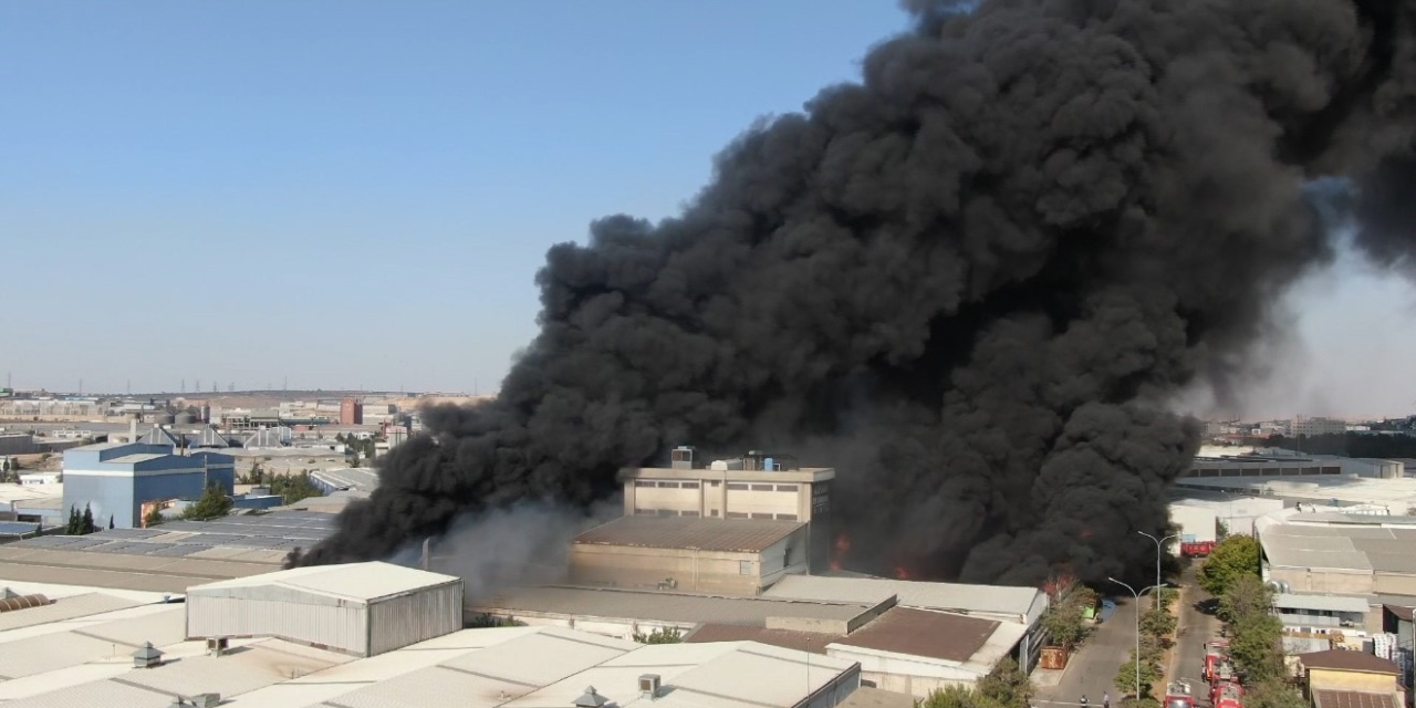 Gaziantep’te Geri Dönüşüm Fabrikasındaki Yangın Havadan Görüntülendi