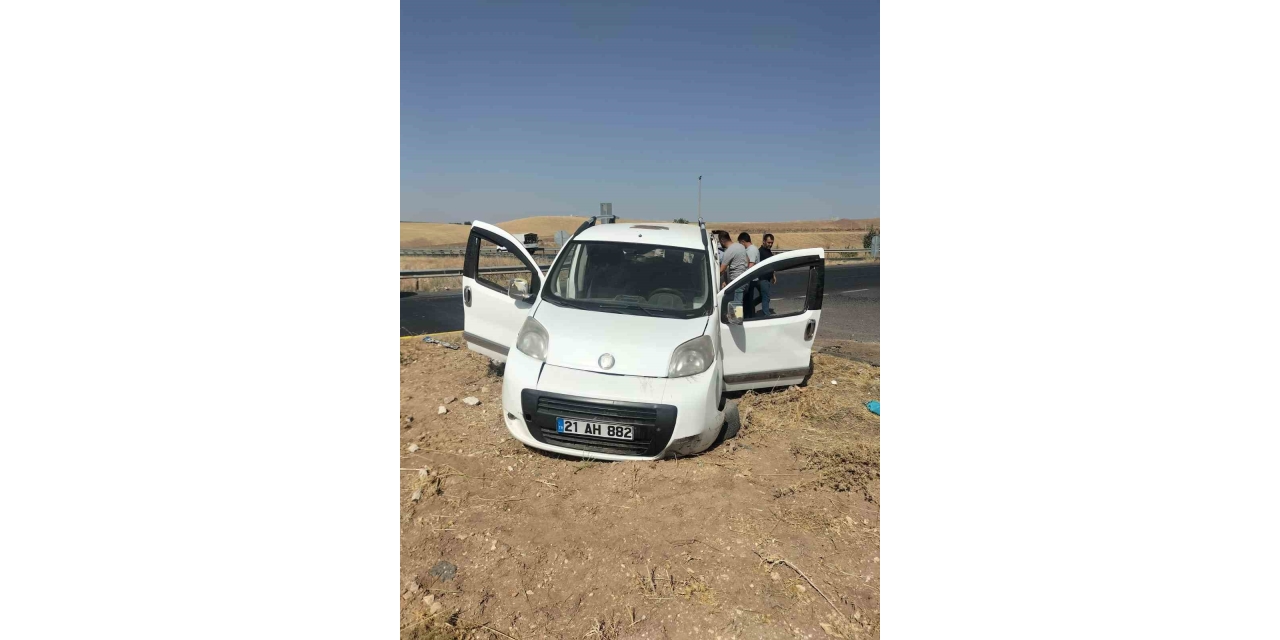 Diyarbakır’da Hafif Ticari İle Otomobil Çarpıştı: 5 Yaralı