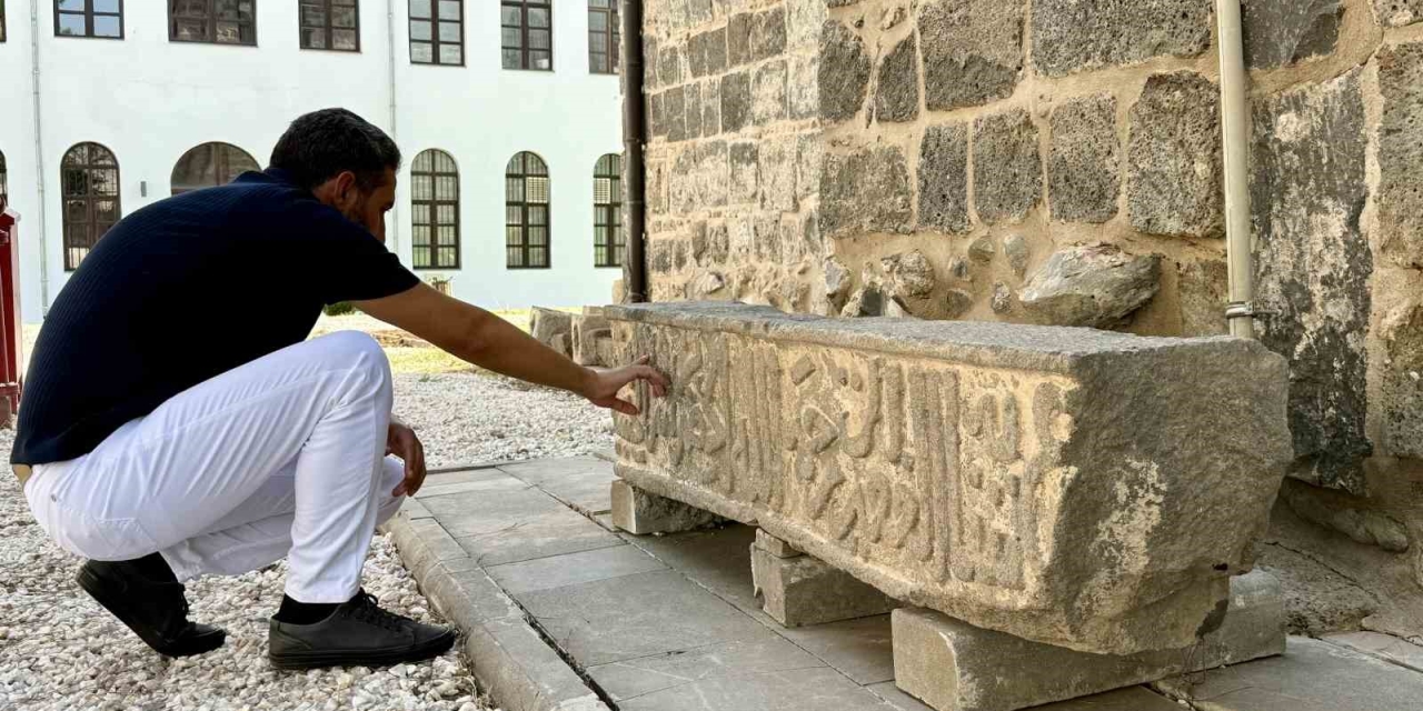 Diyarbakır’da Saint George Kilisesi’nin Hiçbir Zaman Hamam Olarak Kullanılmadığını İspatlayan Kitabe Ortaya Çıktı