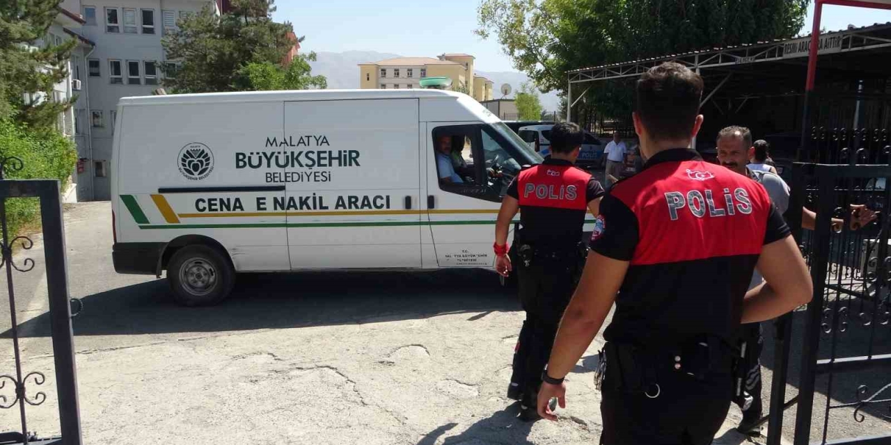 İş Makinesinin Altında Kalan Operatör Hayatını Kaybetti