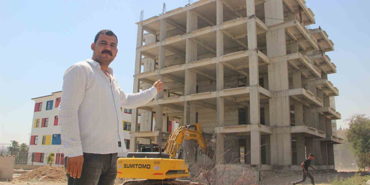 Müteahhit Kendisini İhbar Etti: Bina Mühürlenerek Yıkımı Yapıldı