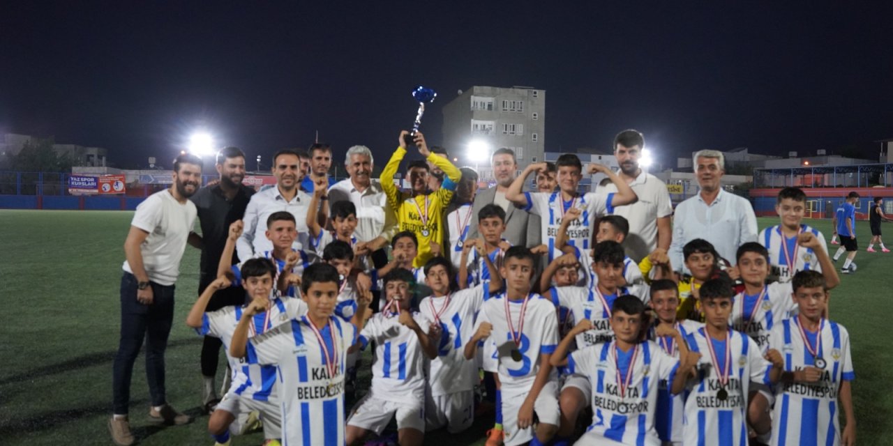 Kahta Belediyespor U-13 Takımı Adıyaman bölge şampiyonu oldu