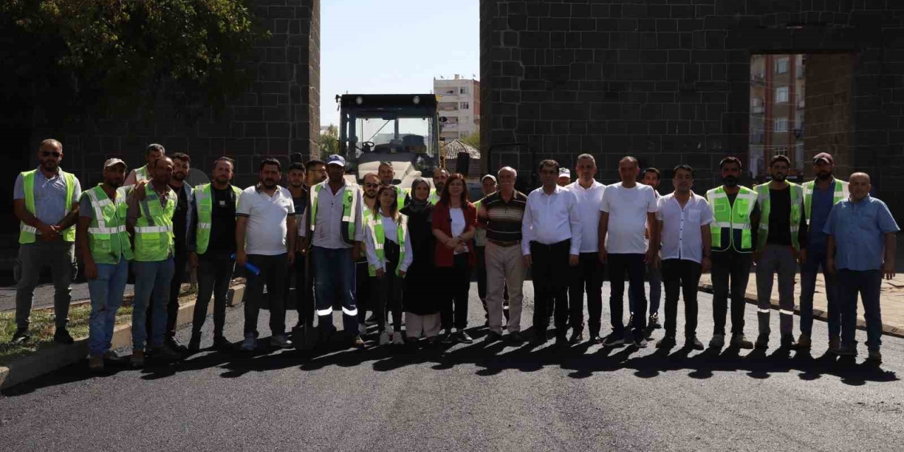 Bucak, Asfalt Çalışmasını Yerinde İnceledi