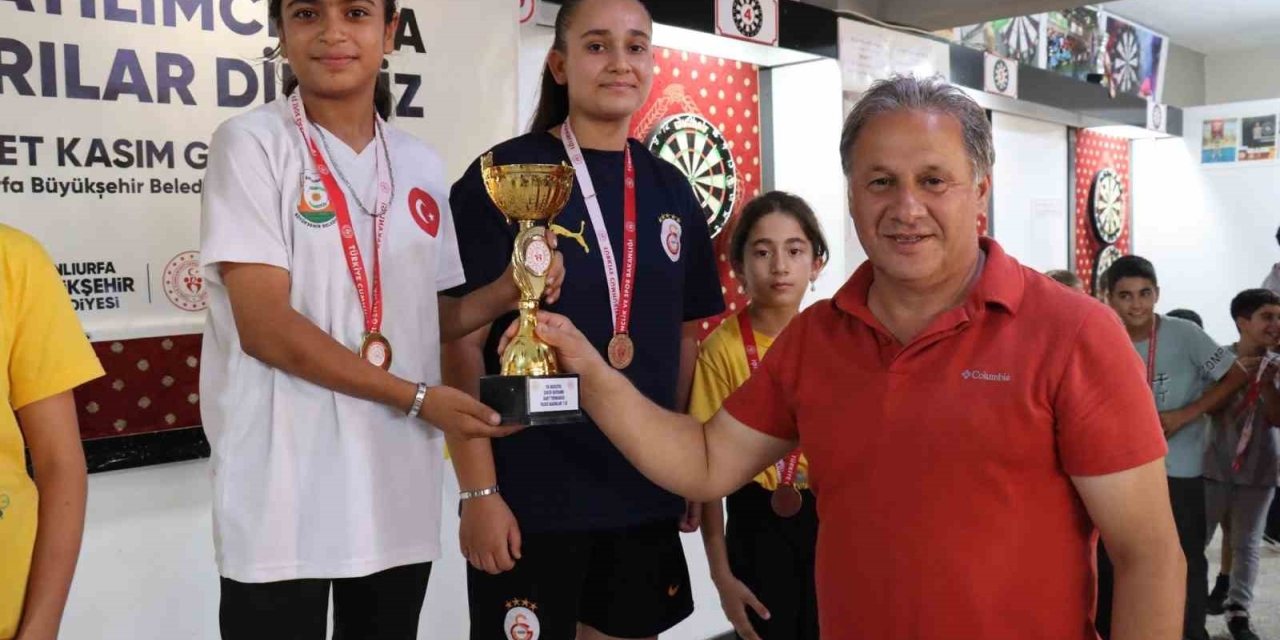 Zafer Bayramı Dart Turnuvasında Ödüller Sahiplerini Buldu