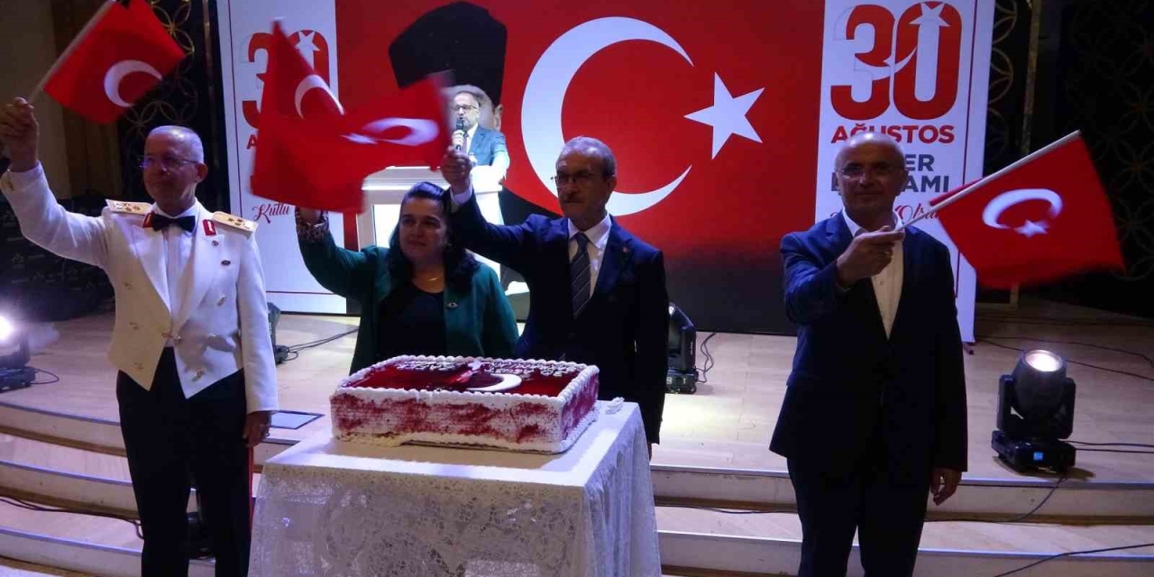 Malatya’da 30 Ağustos Zafer Bayramı Resepsiyonu Düzenlendi