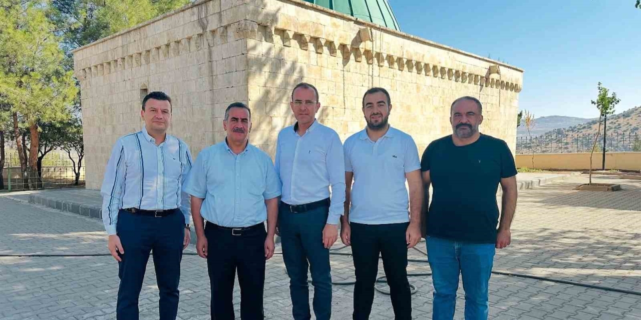 Güzel Ve Beraberindekiler Sa’d Bin Ebu Vakkas Türbesini Ziyaret Etti