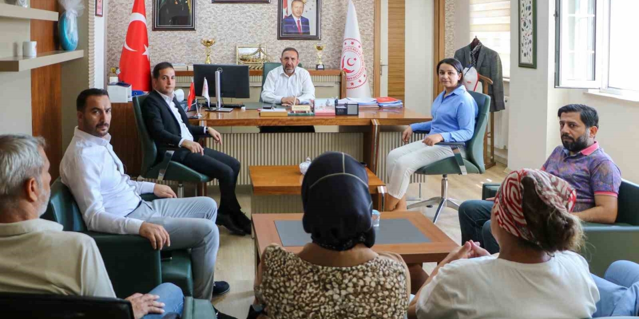 Hak-iş Konfederasyonu Ve Öz Sağlık İş Sendikasından Diyarbakır Aile Ve Sosyal Hizmetler İl Müdürlüğüne Taziye Ziyareti