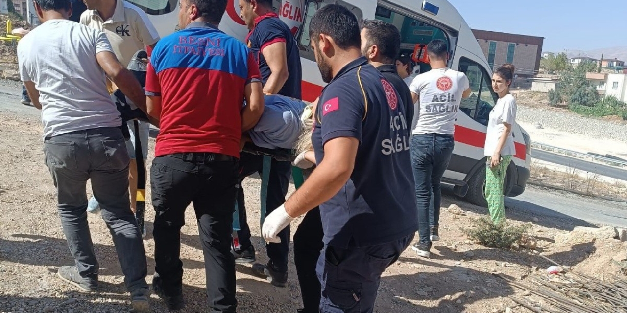Otomobil İnşaat Boşluğuna Düştü: 1 Yaralı