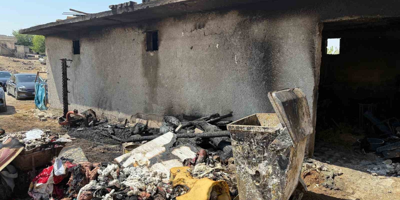Yangın Evi Küle Çevirdi