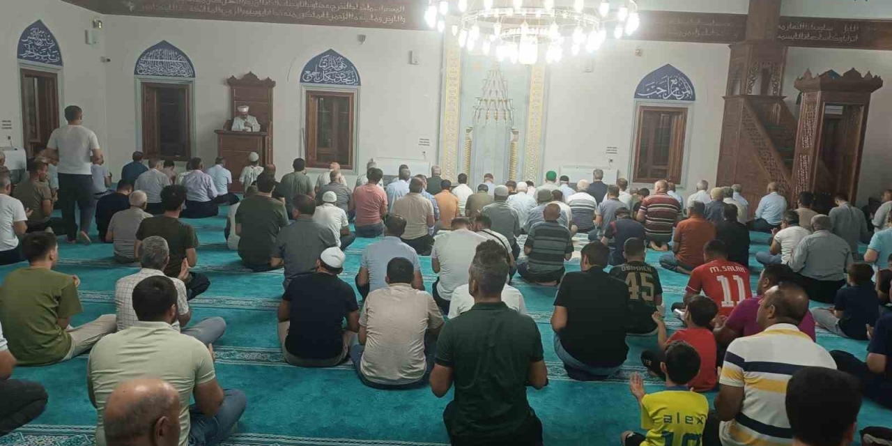 Besni’de Mevlid Kandili Dualarla İdrak Edildi