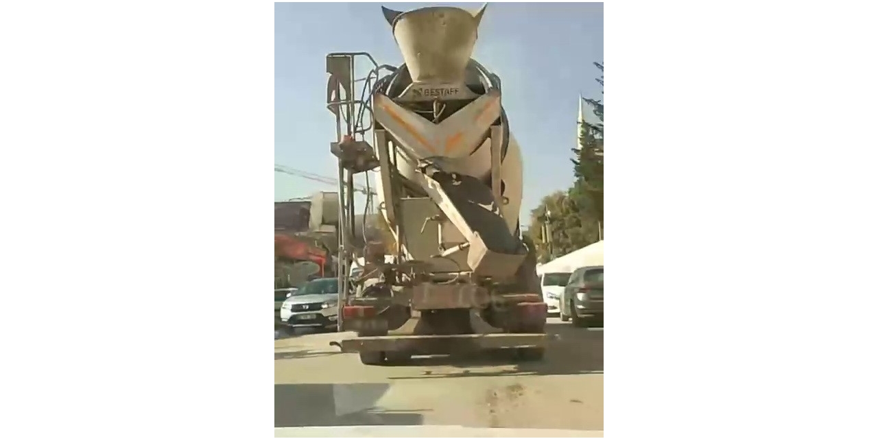 Yola Beton Dökerek İlerledi