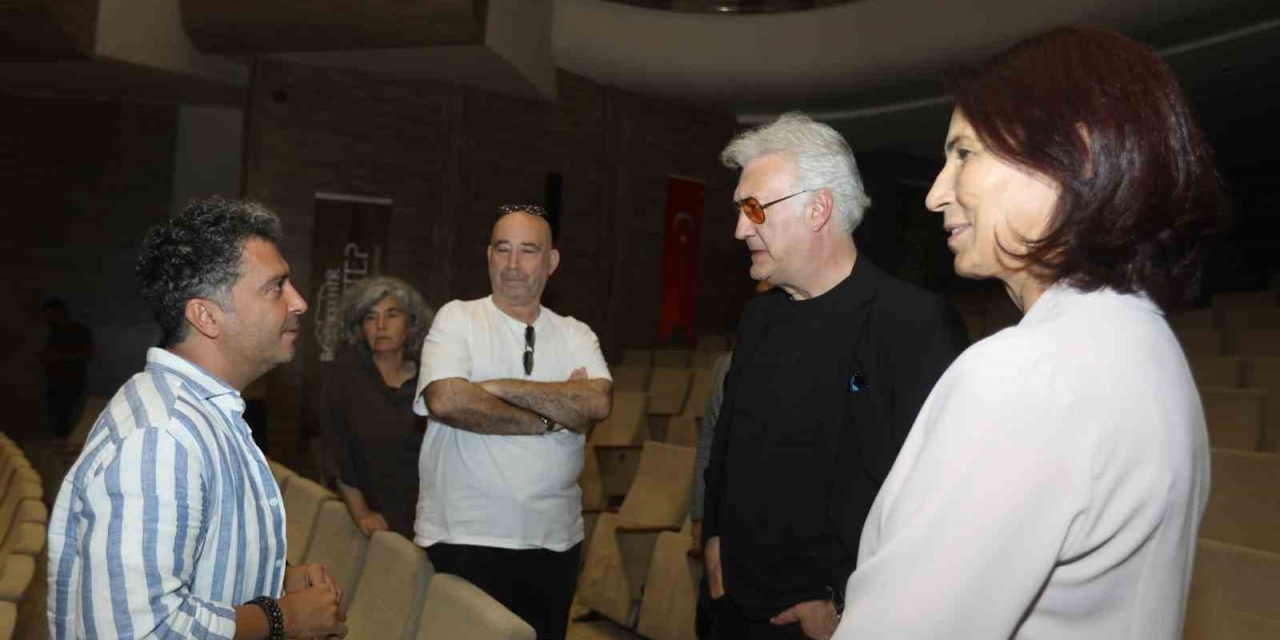 Devlet Tiyatroları Genel Müdürü Karadağlı Gaziantep Şehir Tiyatrosu Provasında