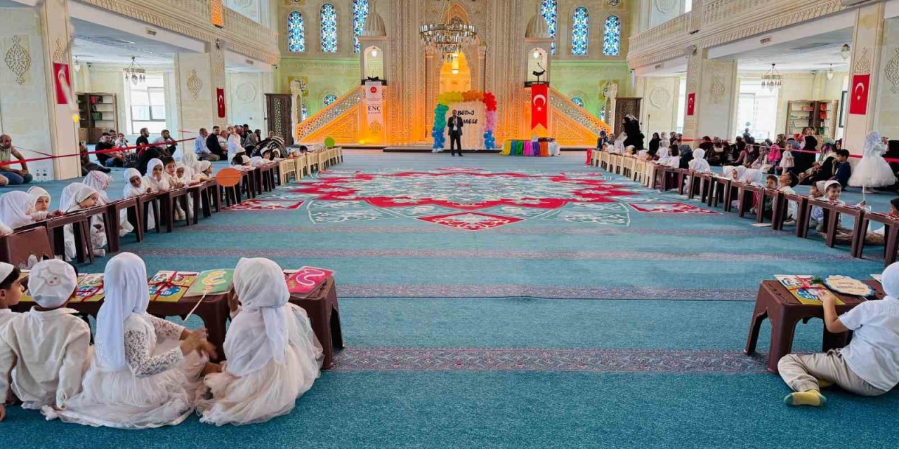 Diyarbakır’da Minik Öğrenciler Kur’an-ı Kerim Öğrenmeye İlk Adımlarını Attı