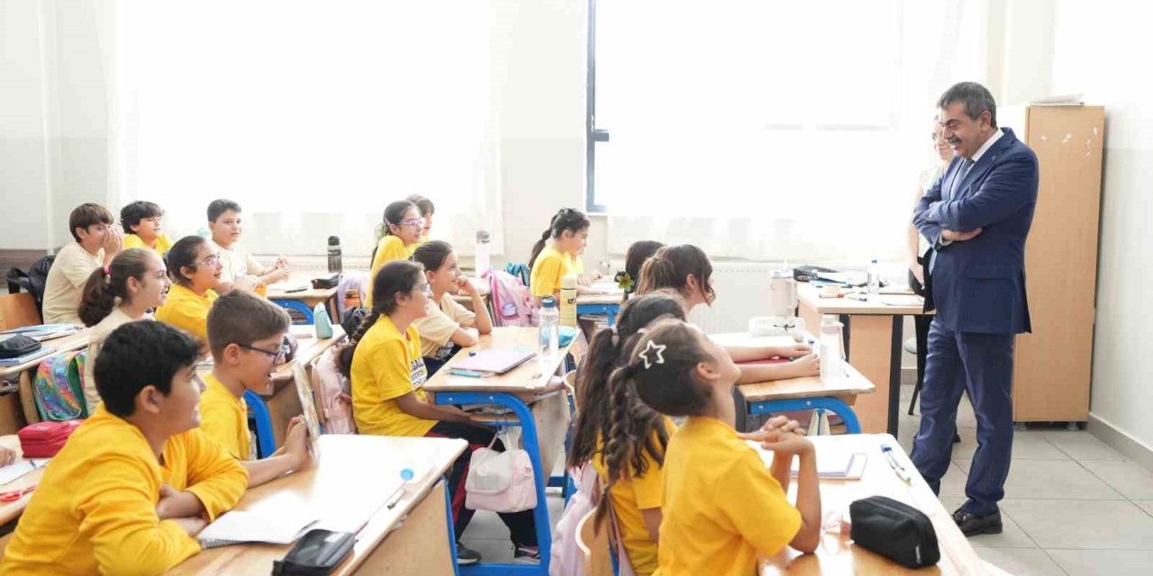 Bakan Tekin’den Gaziantep’te Sürpriz Okul Ziyareti