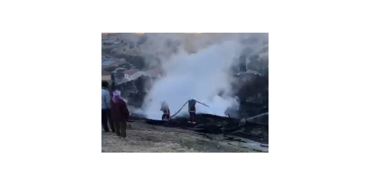 Malatya’da Çıkan Yangında 3 Ev Kullanılamaz Hale Geldi