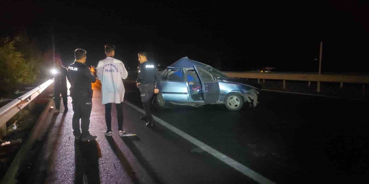 Gaziantep’te 2 Otomobil Çarpıştı: 1’i Ağır 2 Yaralı