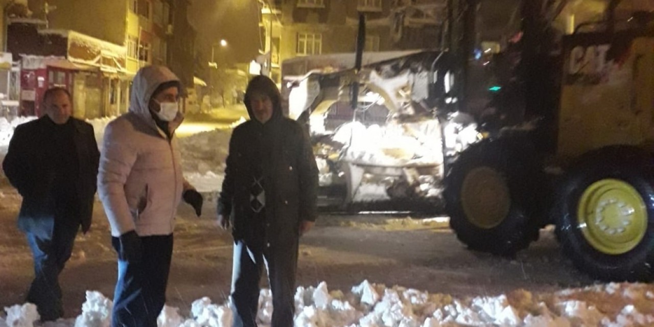 Belediye Başkanı Emre, Kar Çalışmalarını İnceledi