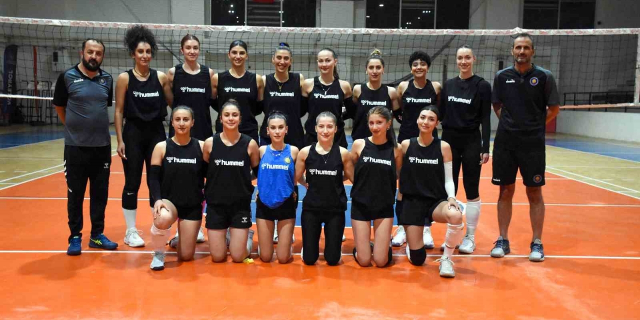 Dbb Kadın Voleybol Takımı 1. Lige Hazır