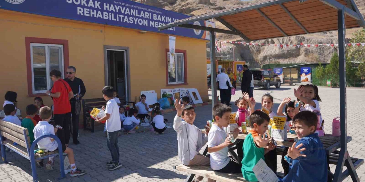 Kahta Belediyesi’nden Hayvanları Koruma Günü’nde Anlamlı Etkinlik