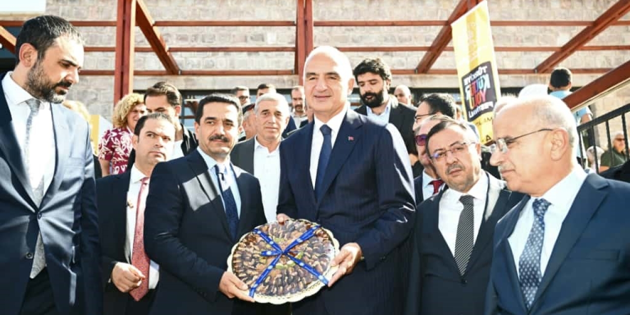 Bakan Ersoy, Battalgazi’nin Seramik Eserlerini İnceledi