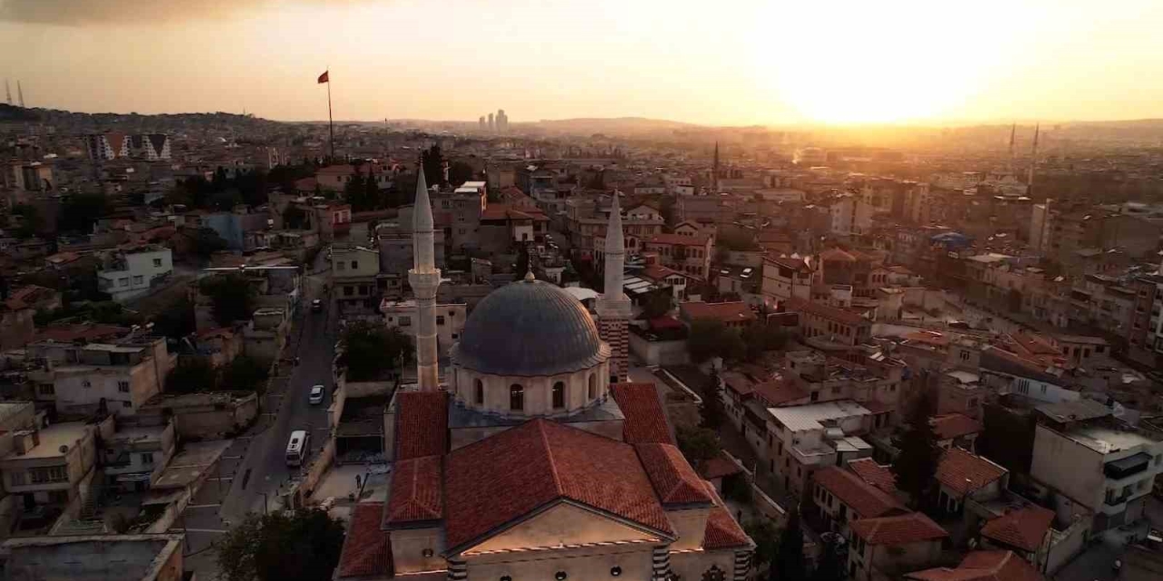 Gaziantep’teki Tarihi Kurtuluş Camii İhtişamıyla Hayran Bırakıyor