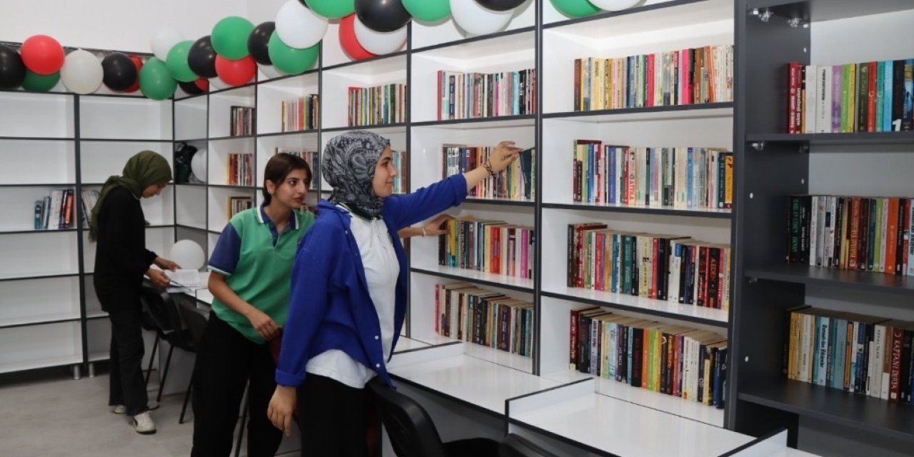 Kitap Aşkıyla Yola Çıktılar, Kütüphane Kurdular
