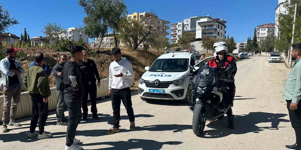 İki Grup Arasında Bıçaklı Kavga: 1 Ağır Yaralı