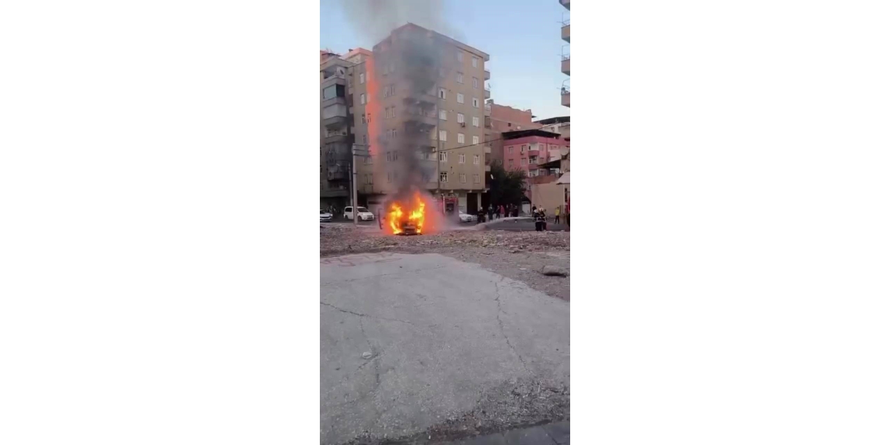 Diyarbakır’da Seyir Halindeki Araç Alev Topuna Döndü