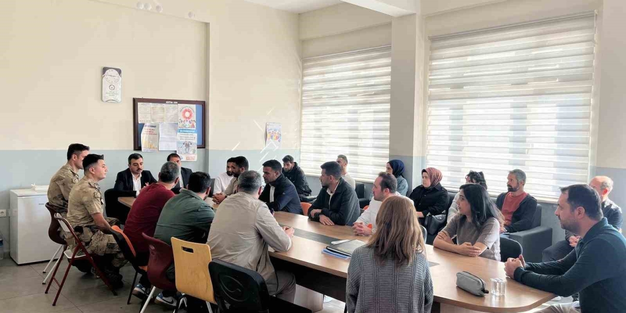 Kaymakam Atış, Öğretmenlerle Bir Araya Geldi