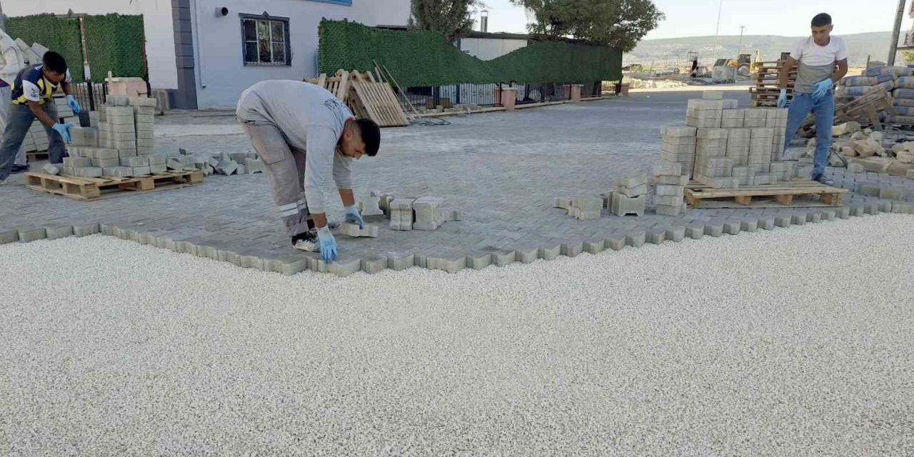 Büyükşehir Belediyesi, Araban’da Kilitli Parke Taşı Döşeme Çalışmalarına Başladı