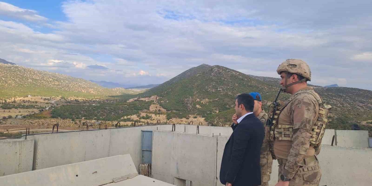 Dicle Kaymakamı Mustafa Atış Askeri Üs Bölgesini Ziyaret Etti