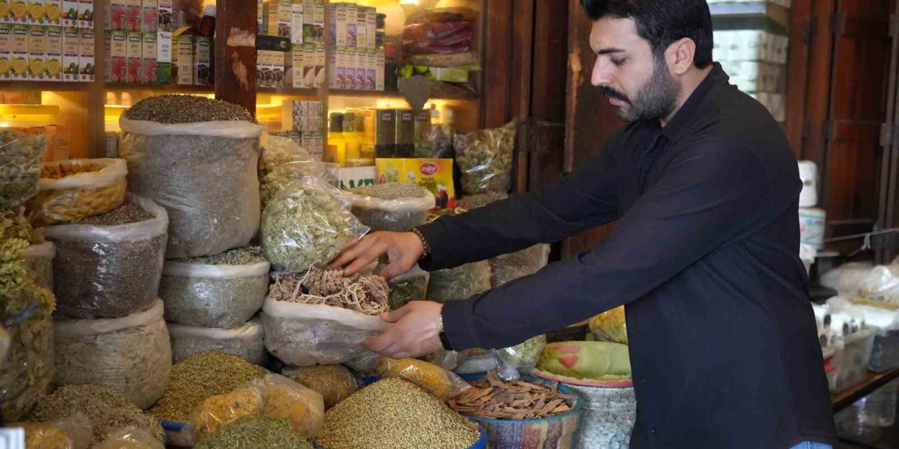 Gaziantep’te Havaların Soğumasıyla Vatandaşlar Aktarların Yolunu Tuttu