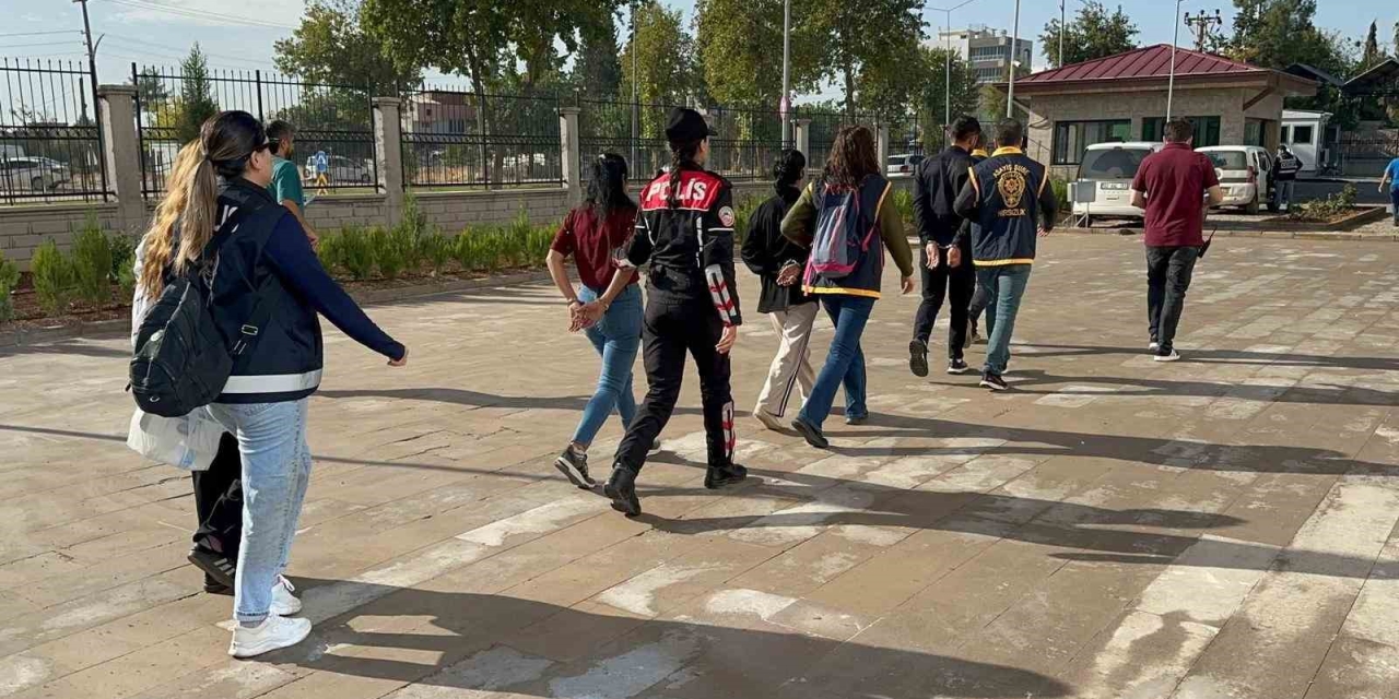 Adıyaman’da 500 Bin Tl Değerinde Ziynet Hırsızlığı Şüpheli 4 Şahıs Yakalandı