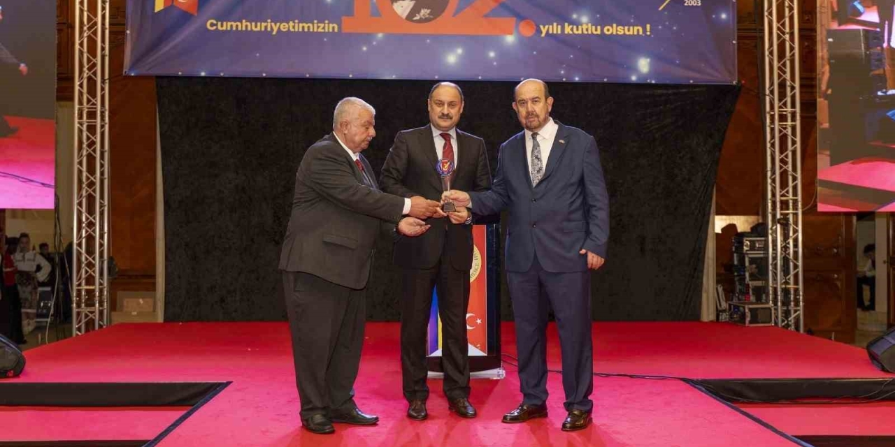 Gülpınar’a  "yılın En Başarılı Belediye Başkanı" Ödülü