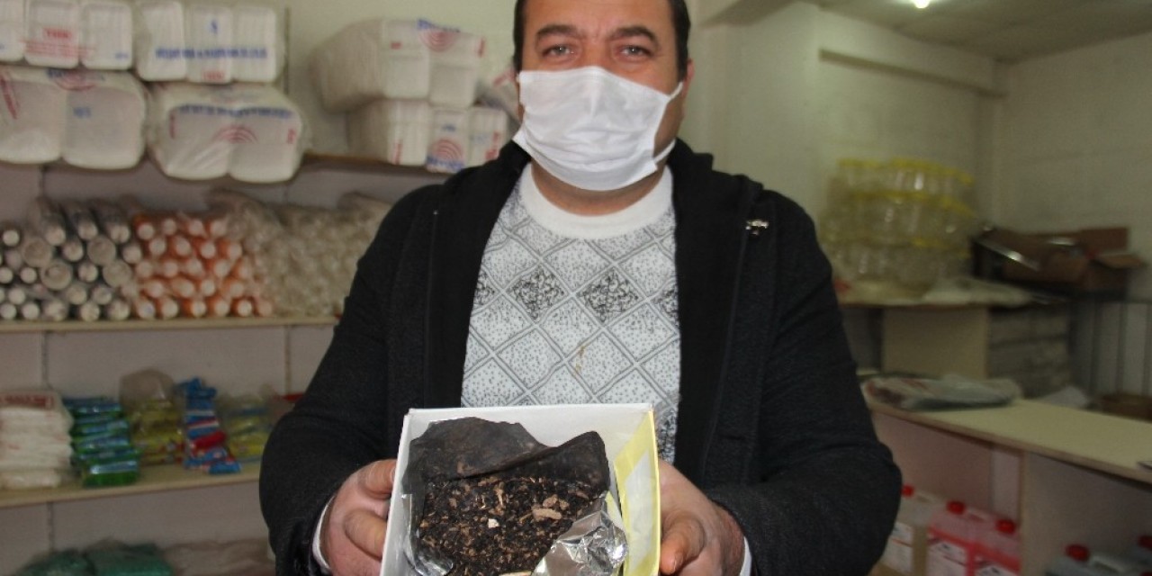 Çay Paketinden Hayvan Gübresi Çıktı
