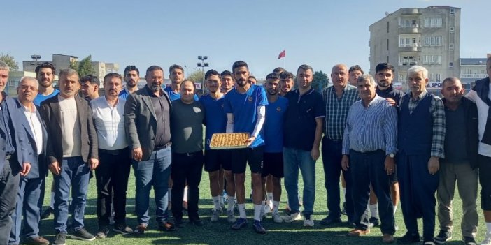 İş İnsanı Erdem'den Kahta 02 Spor'a 150 Bin TL Prim Desteği